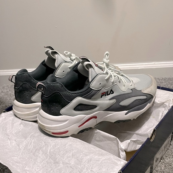 Filas - Picture 3 of 5